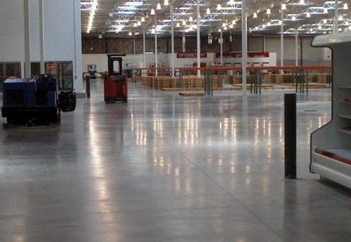 固化劑地坪跟普通水泥地面有什么不同 固化劑地坪跟普通水泥地面有什么不同